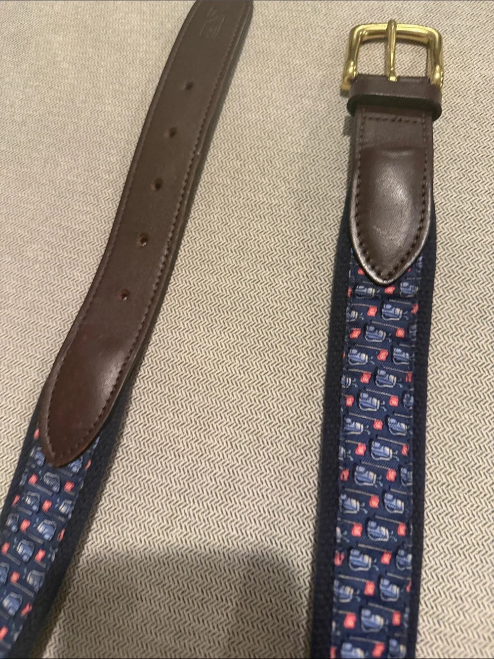 Vineyard Vines Men's Navy golf bag-Patterned Leather-Trim Belt with Brass Buckle